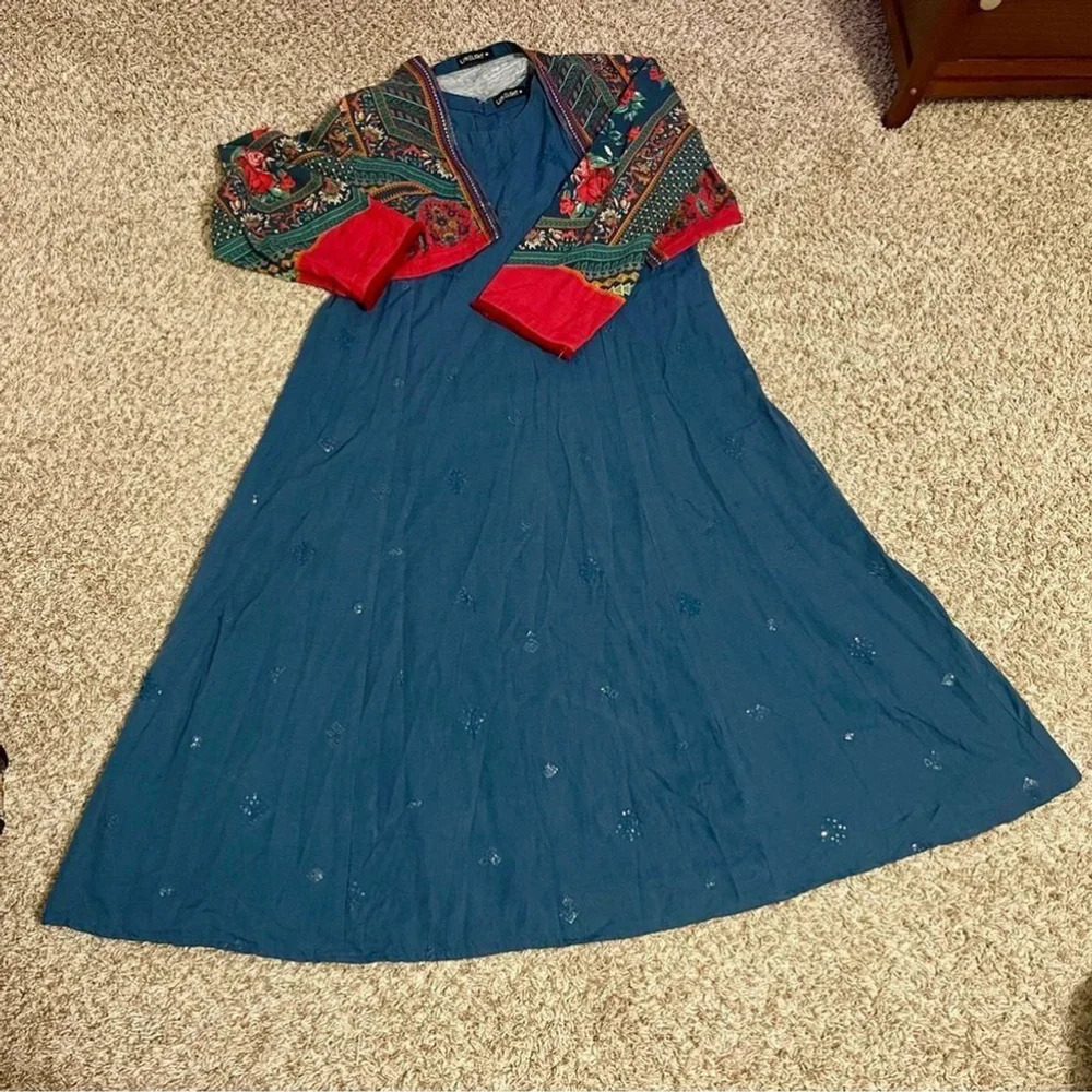 2 piece dress With a mixture of red, teal and green colors Size Medium - Picture 2 of 4